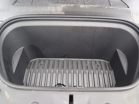 Used 2022 Tesla Model Y Long Range AWD/4WD image 23