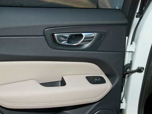 New 2026 Volvo XC60 B5 Plus w/ Protection Package Premier image 18