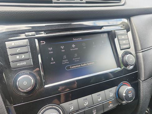 Used 2019 Nissan Rogue S w/ Special Edition Package FWD image 18
