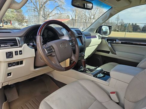 Used 2016 Lexus GX 460 w/ Premium Package image 10