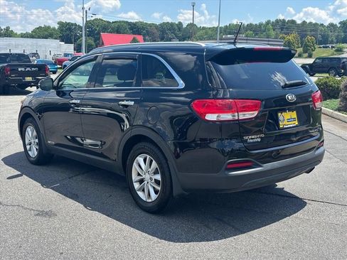 Used 2018 Kia Sorento LX AWD/4WD image 24