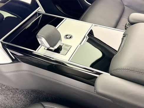 Used 2024 Land Rover Range Rover SE image 21