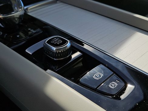 New 2026 Volvo XC60 B5 Ultra w/ Protection Package Premier image 19