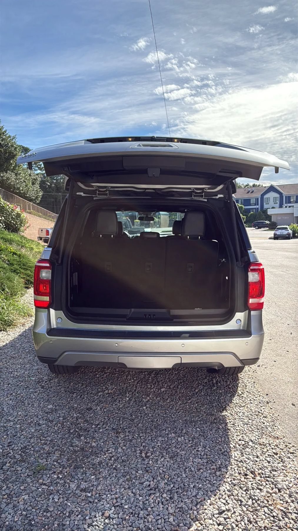 Used 2020 Ford Expedition XLT w/ Equipment Group 202A RWD image 9