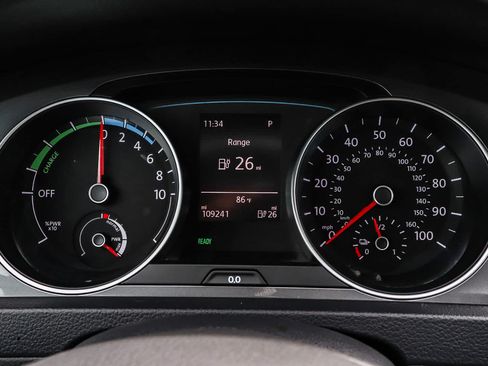 Used 2016 Volkswagen e-Golf SE FWD image 31