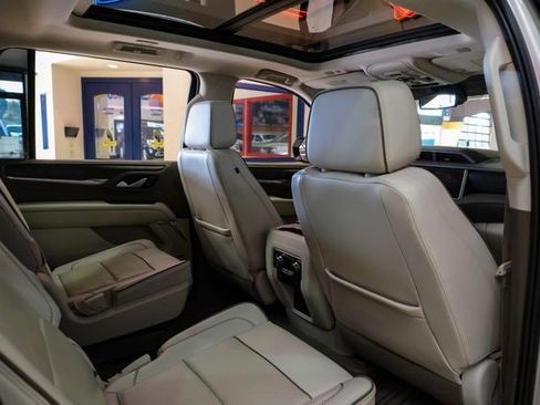 Used 2022 GMC Yukon XL Denali image 38