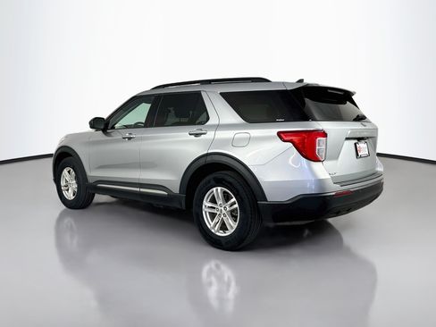 Used 2023 Ford Explorer XLT AWD/4WD image 5