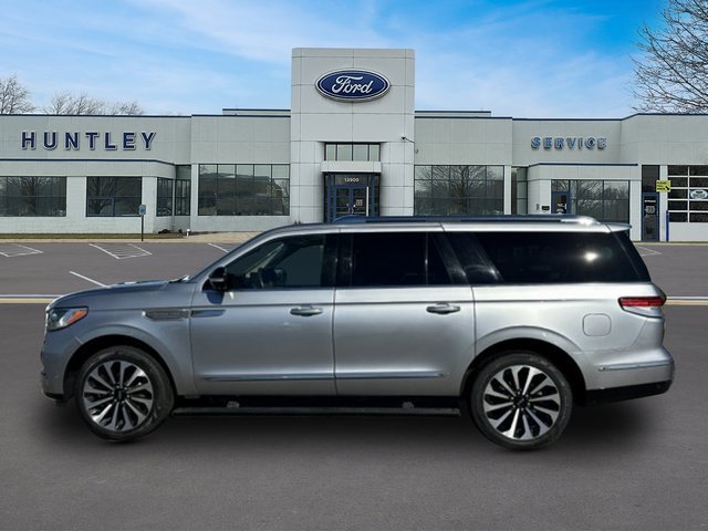 Used 2023 Lincoln Navigator L Reserve AWD/4WD image 6
