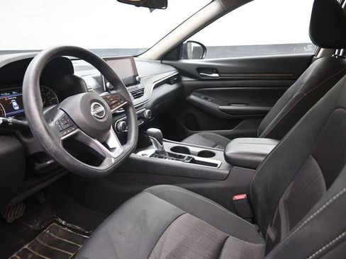 Used 2025 Nissan Altima 2.5 SV FWD image 19