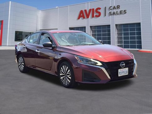 Used 2025 Nissan Altima 2.5 SV FWD image 3