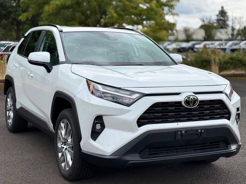 Used 2025 Toyota RAV4 XLE Premium w/ Weather Package AWD/4WD image 7