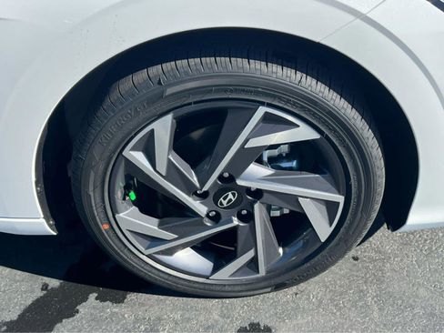 New 2026 Hyundai Elantra Limited FWD image 16