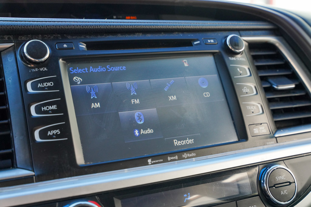 Used 2019 Toyota Highlander XLE AWD/4WD image 21