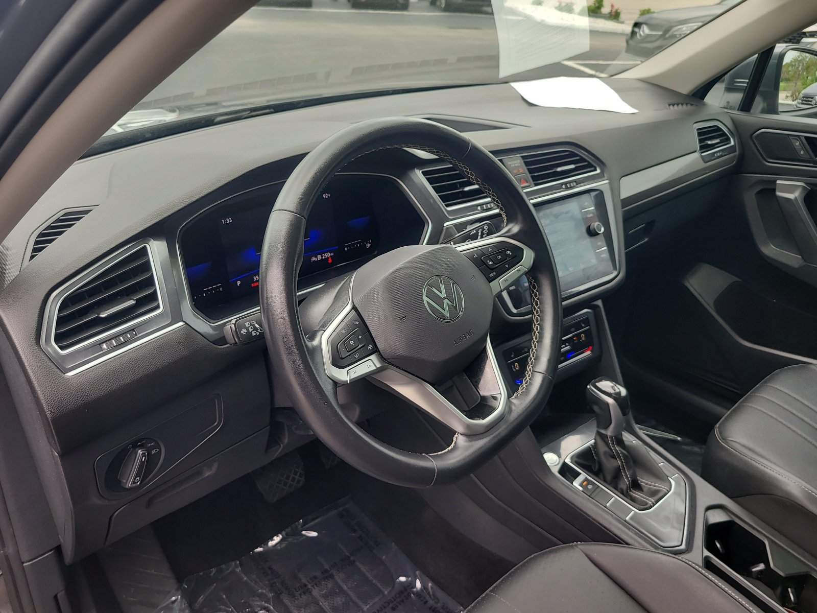 Used 2022 Volkswagen Tiguan SE w/ Panoramic Sunroof Package FWD image 19