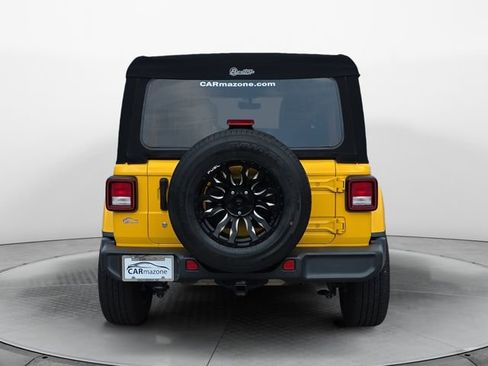 Used 2018 Jeep Wrangler Unlimited Sahara image 4