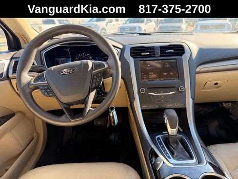 Used 2015 Ford Fusion SE image 16