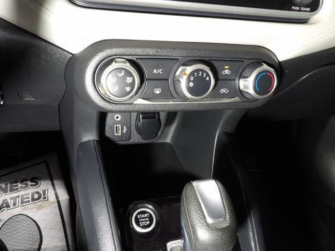 Used 2021 Nissan Versa SV image 14