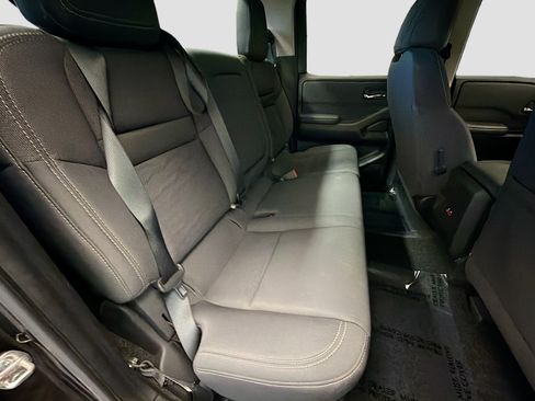 Used 2024 Nissan Frontier SV image 14