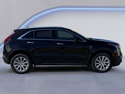 Used 2022 Cadillac XT4 Luxury w/ Cold Weather Package image 2