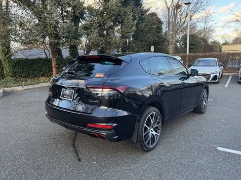 Used 2022 Maserati Levante Trofeo image 5