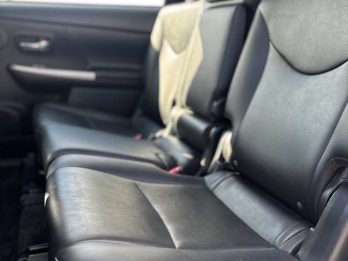 Used 2017 Toyota Prius V Five image 19