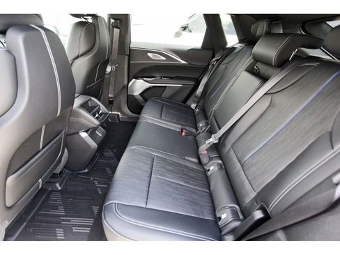 New 2026 Cadillac Lyriq Premium Luxury image 7