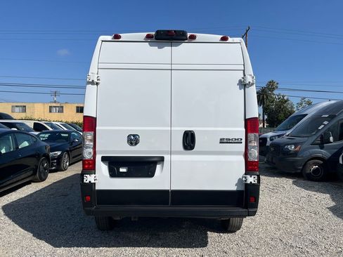 Used 2024 RAM ProMaster 2500 w/ Convenience Group FWD image 8