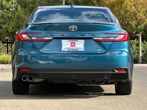 Used 2025 Toyota Camry SE FWD image 5