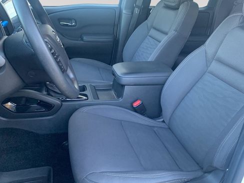 Used 2023 Nissan Frontier SV w/ Midnight Edition Package image 17