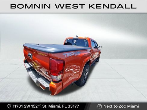 Used 2017 Toyota Tacoma SR image 3