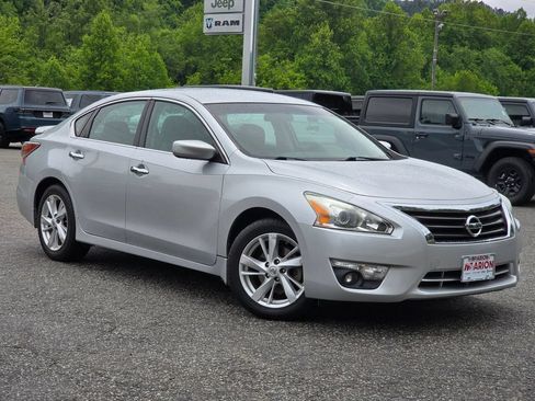 Used 2015 Nissan Altima 2.5 SV FWD image 13