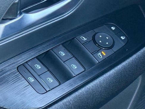 Used 2025 Nissan Kicks SV image 29