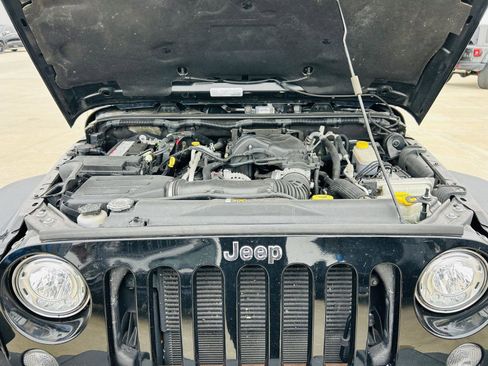 Used 2018 Jeep Wrangler Unlimited Rubicon w/ Cold Weather Group image 36