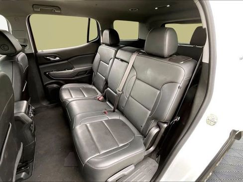 Used 2023 GMC Acadia SLT image 16
