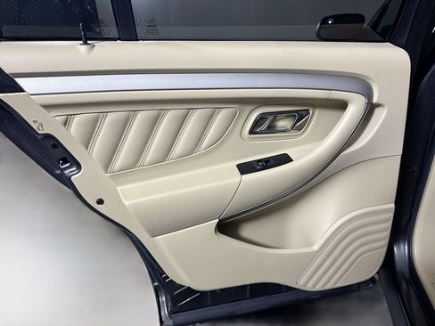 Used 2017 Ford Taurus SE image 25