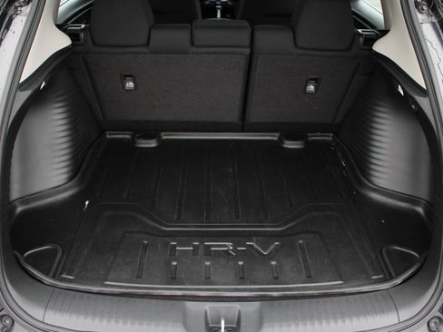 Used 2023 Honda HR-V LX image 8