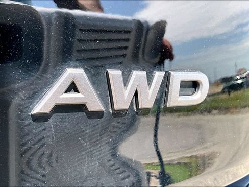 Used 2025 Nissan Rogue SV AWD/4WD image 8