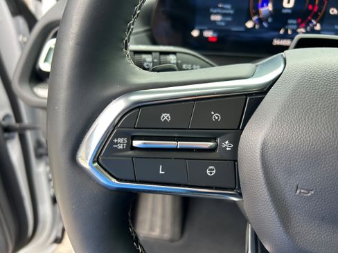 Used 2024 Chevrolet Traverse LT w/ Enhanced Driving Package FWD image 22