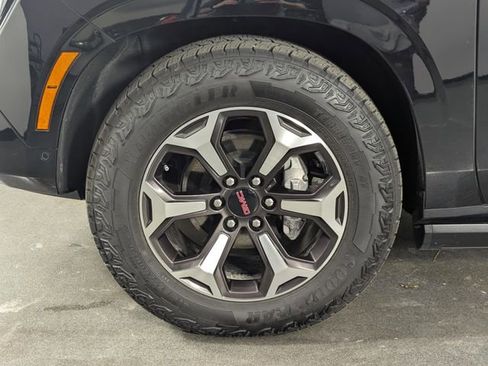 Used 2025 GMC Yukon AT4 Ultimate AWD/4WD image 10