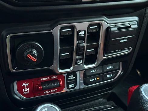 Used 2023 Jeep Gladiator Rubicon w/ LED Lighting Group AWD/4WD image 15