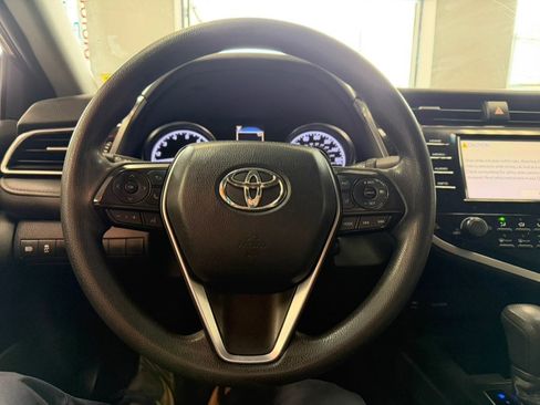 Used 2018 Toyota Camry LE image 25
