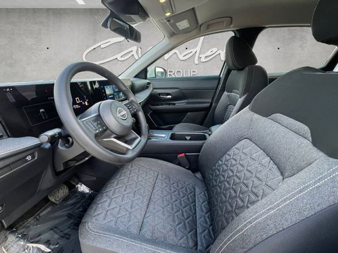 Used 2025 Nissan Kicks SV image 19