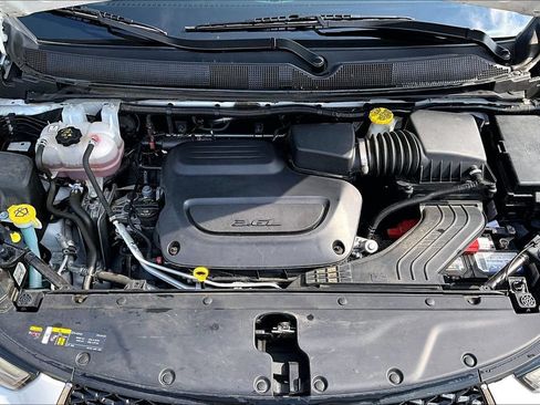 Used 2023 Chrysler Pacifica Limited FWD image 10