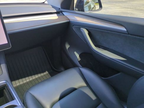 Used 2024 Tesla Model Y Long Range image 17