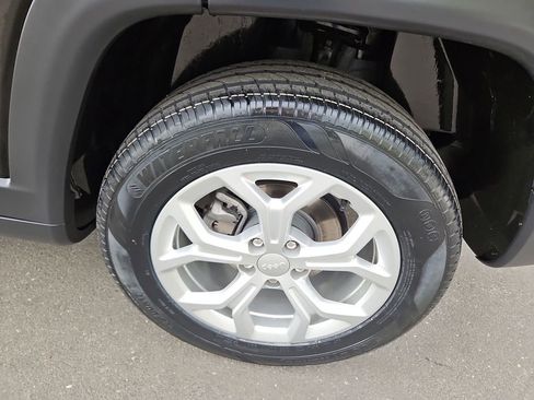 Used 2024 Jeep Compass Latitude AWD/4WD image 29