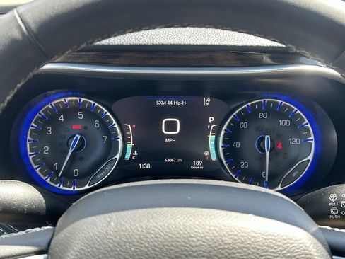 Used 2023 Chrysler Pacifica Limited FWD image 36