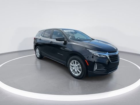 Used 2022 Chevrolet Equinox LT FWD image 2