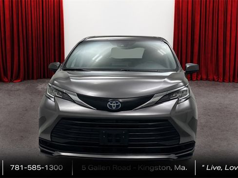Certified 2023 Toyota Sienna LE image 2