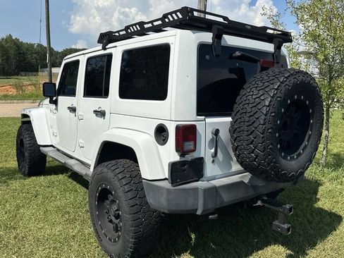 Used 2013 Jeep Wrangler Unlimited Sahara w/ Connectivity Group AWD/4WD image 15