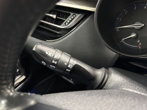 Used 2022 Toyota C-HR Limited image 21